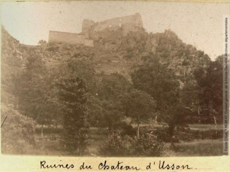 Ruines du château d'Usson. - 11-14 juillet 1897. - Photographie (1897) - cartes postales Labouche et photographies de la collection de M. Pierre Olive - Excursions de l'association la Tortue